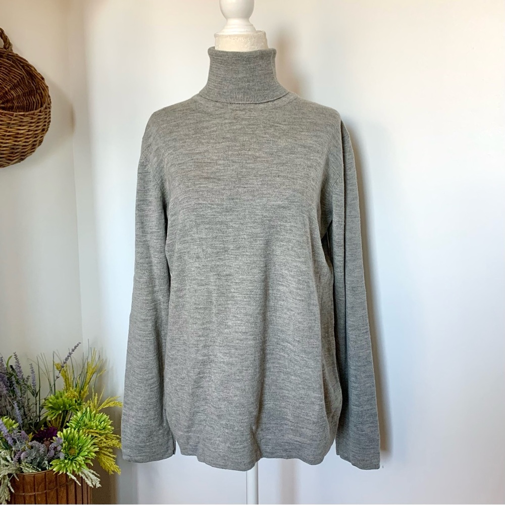 Bottega Veneta 100% Wool Iconic Grey Turtleneck Sweater ( *flaws)
